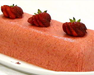 Мороженое Семифредо с клубникой