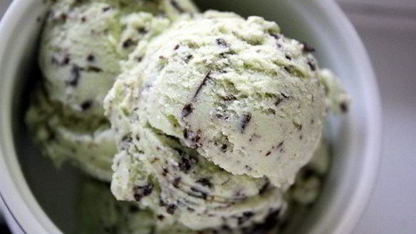 Рецепт Мятное мороженое с шоколадной крошкой