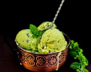 Мятное мороженое с шоколадом
