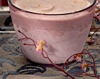 Рисовое мороженое с ягодным соусом