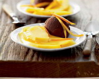 Шоколадное мороженое с манго