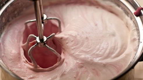 сливочное малиновое мороженое