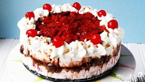 Рецепт Торт-мороженое с клубникой и бананами