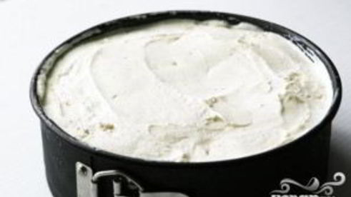 торт-мороженое с клубникой и бананами