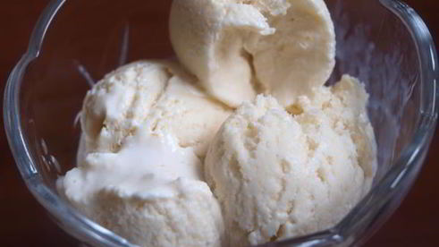 ванильное мороженое-пломбир