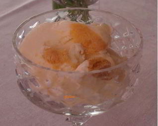 Ванильное мороженое с абрикосами