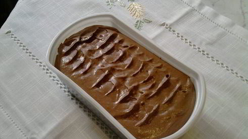 безе с шоколадным муссом и фруктами