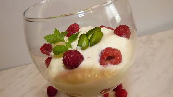 Рецепт Мусс из белого шоколада с малиной