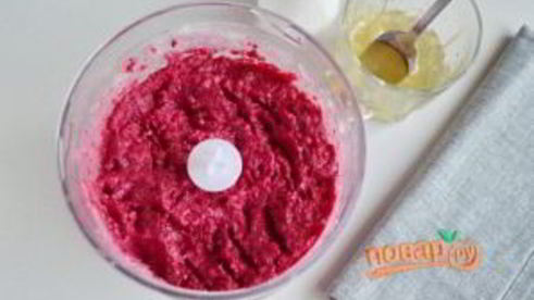 пикантный свекольный мусс с селедкой