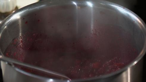 рулет с муссом из трески и брусничным соусом