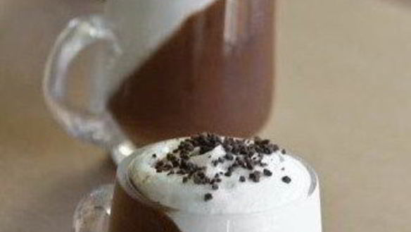 Рецепт Шоколадный мусс со взбитыми сливками и кофе