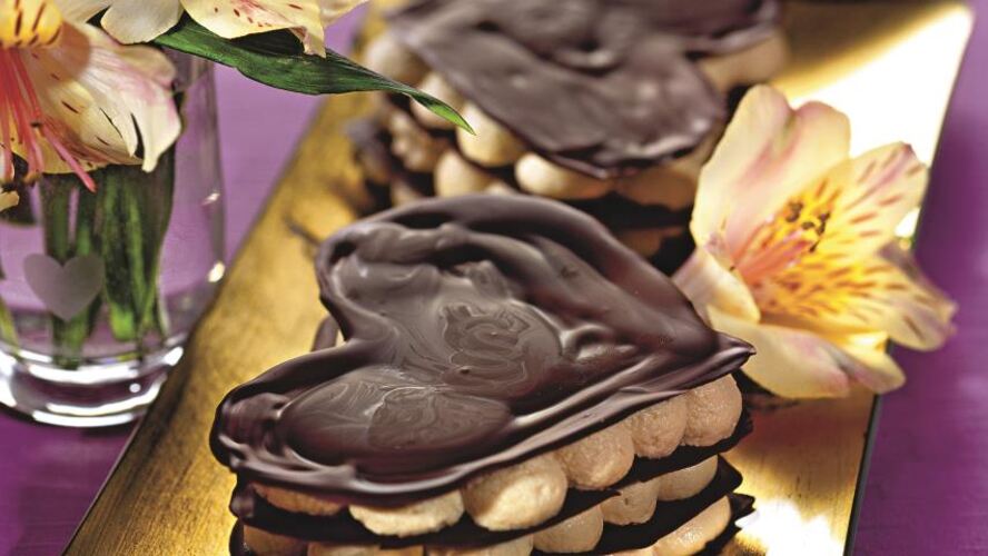 Рецепт шоколадные сердечки со сливочным муссом