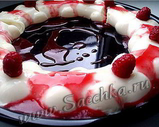 Панна-котта с малиновым соусом