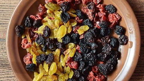 крестовые пасхальные булочки с изюмом