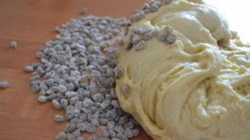 кулич с изюмом на пасху