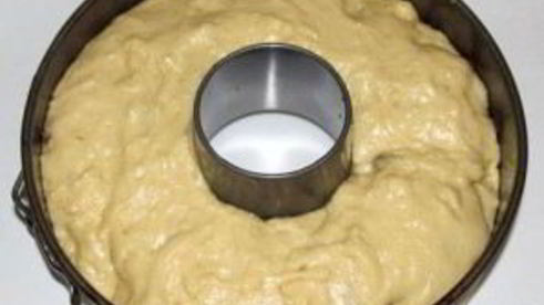 кулич с изюмом