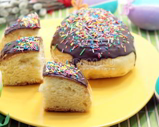 Кулич с шоколадной глазурью