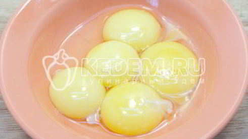 кулич с шоколадной глазурью