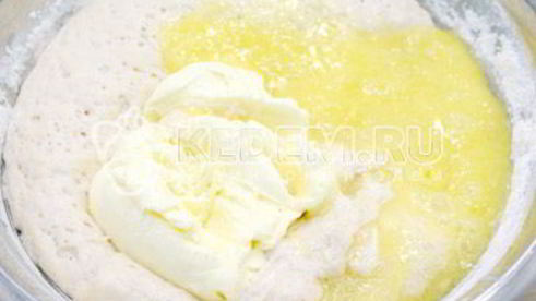 кулич с шоколадной глазурью