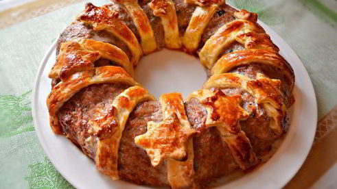 пасхальное мясное кольцо с перепелиными яйцами по-польски