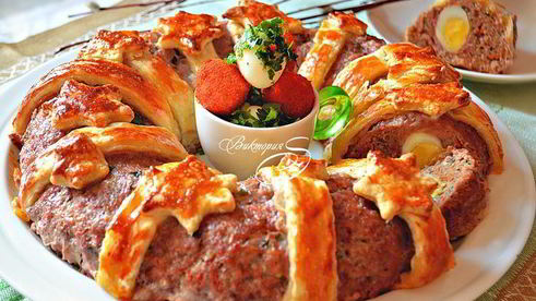 пасхальное мясное кольцо с перепелиными яйцами по-польски