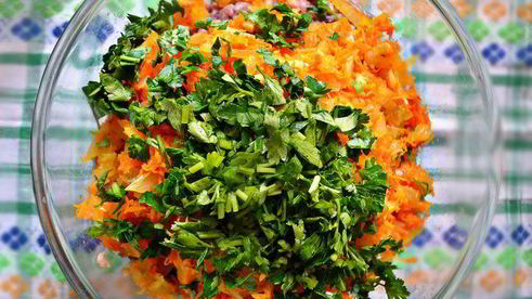 пасхальное мясное кольцо с перепелиными яйцами по-польски