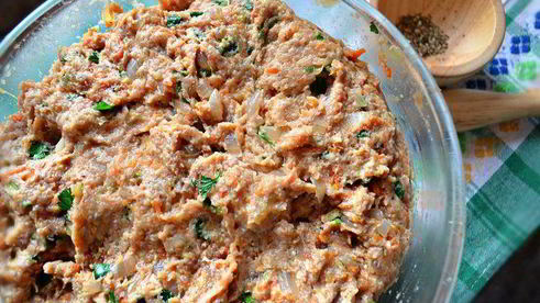 пасхальное мясное кольцо с перепелиными яйцами по-польски