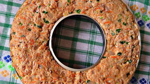 пасхальное мясное кольцо с перепелиными яйцами по-польски