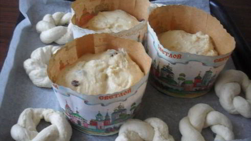 пасхальный кулич и булочки-гнездышки