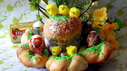 пасхальный кулич и булочки-гнездышки
