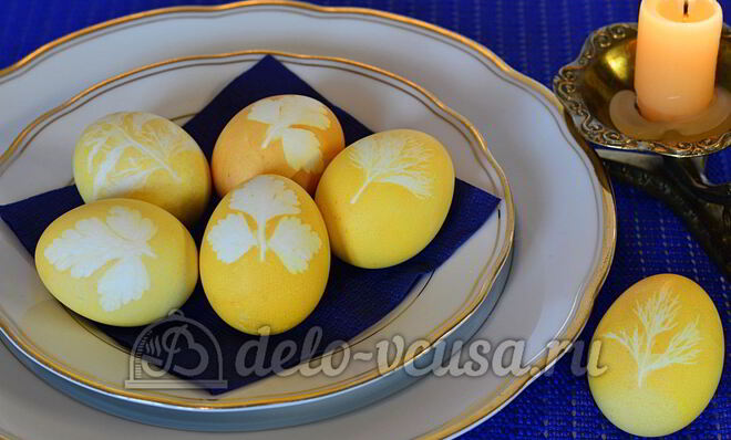 Пасхальные яйца с листочками