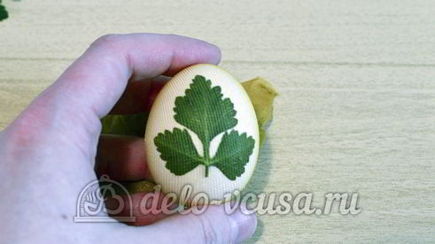 пасхальные яйца с листочками