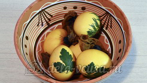 пасхальные яйца с листочками