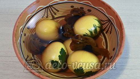 пасхальные яйца с листочками