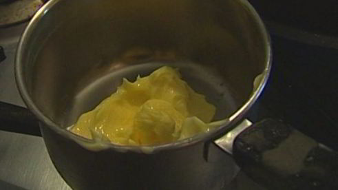 сливы, запеченные под хрустящей корочкой