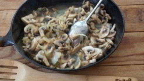 суфле из кабачков с грибным соусом