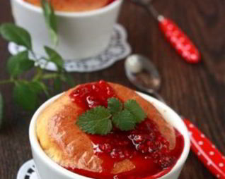 Сырное новогоднее суфле с малиной