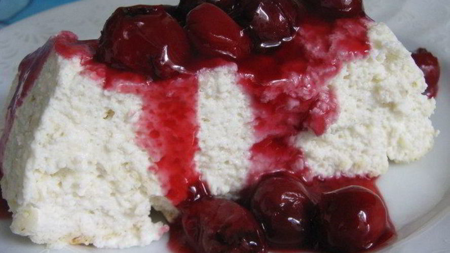 Рецепт творожное суфле с вишневым соусом