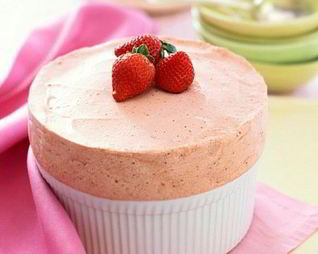 Воздушное суфле с ягодами и ванилью