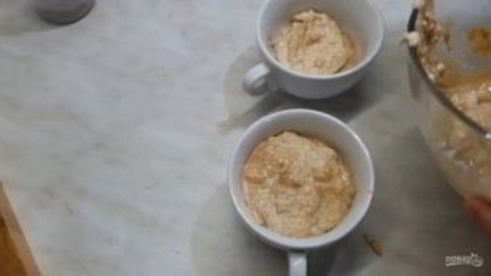 вкусный десерт из творога с бананом и кофе