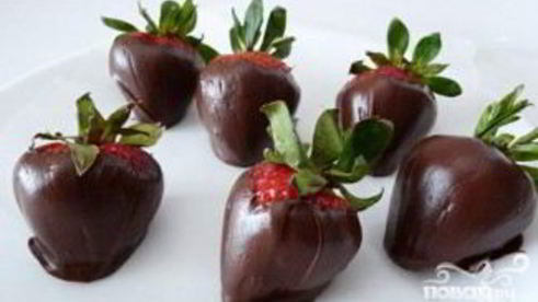ягоды клубники в шоколаде