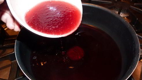 желе из сока со взбитыми сливками