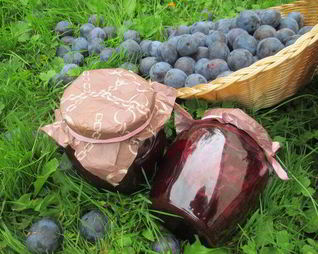 Желе из запеченных в вине слив