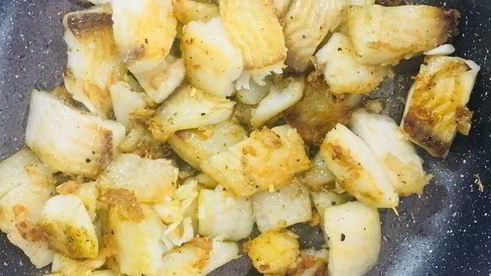 бесбармачная лапша с рыбой в соусе песто