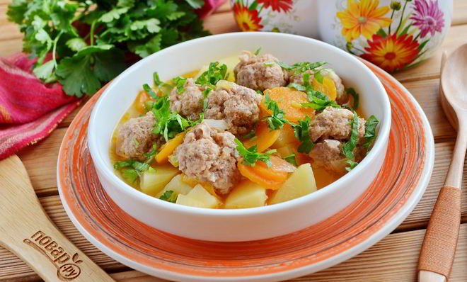 Альбондигас — фрикадельки с овощами