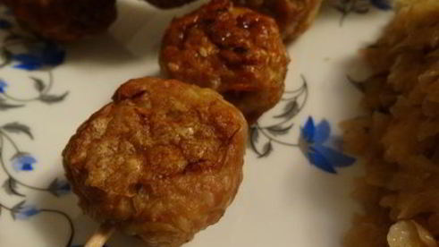 фрикадельки с овощами и кунжутом