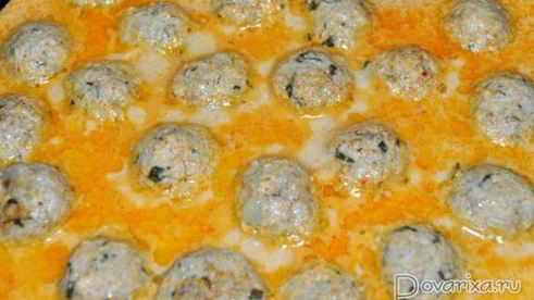 куриные фрикадельки с сыром в сливочном соусе