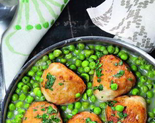 Рыбные фрикадельки с зеленым горошком