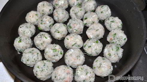 рыбные фрикадельки в сливочно-томатном соусе