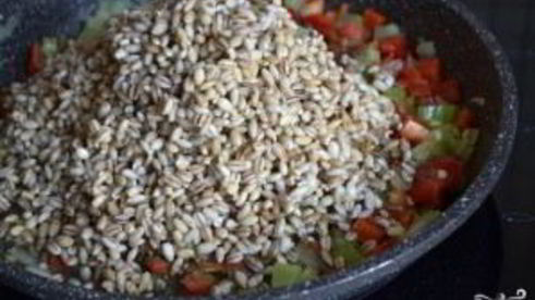 гарнир из перловки с овощами